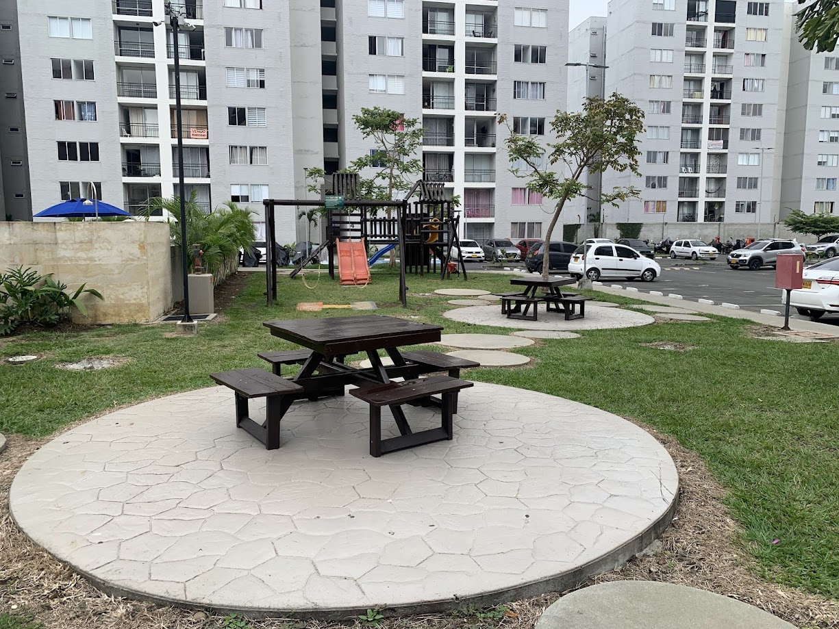 gray computer monitor