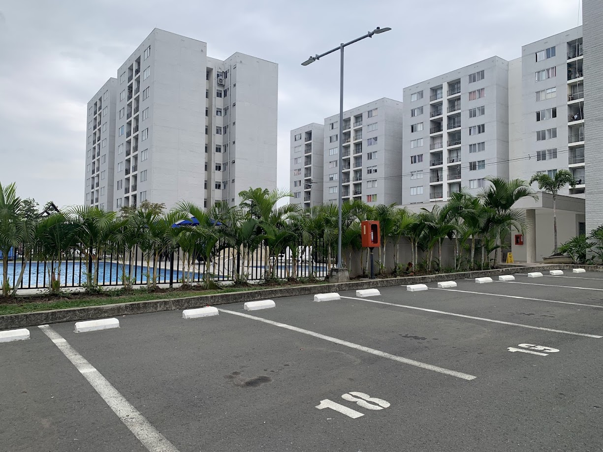 gray computer monitor