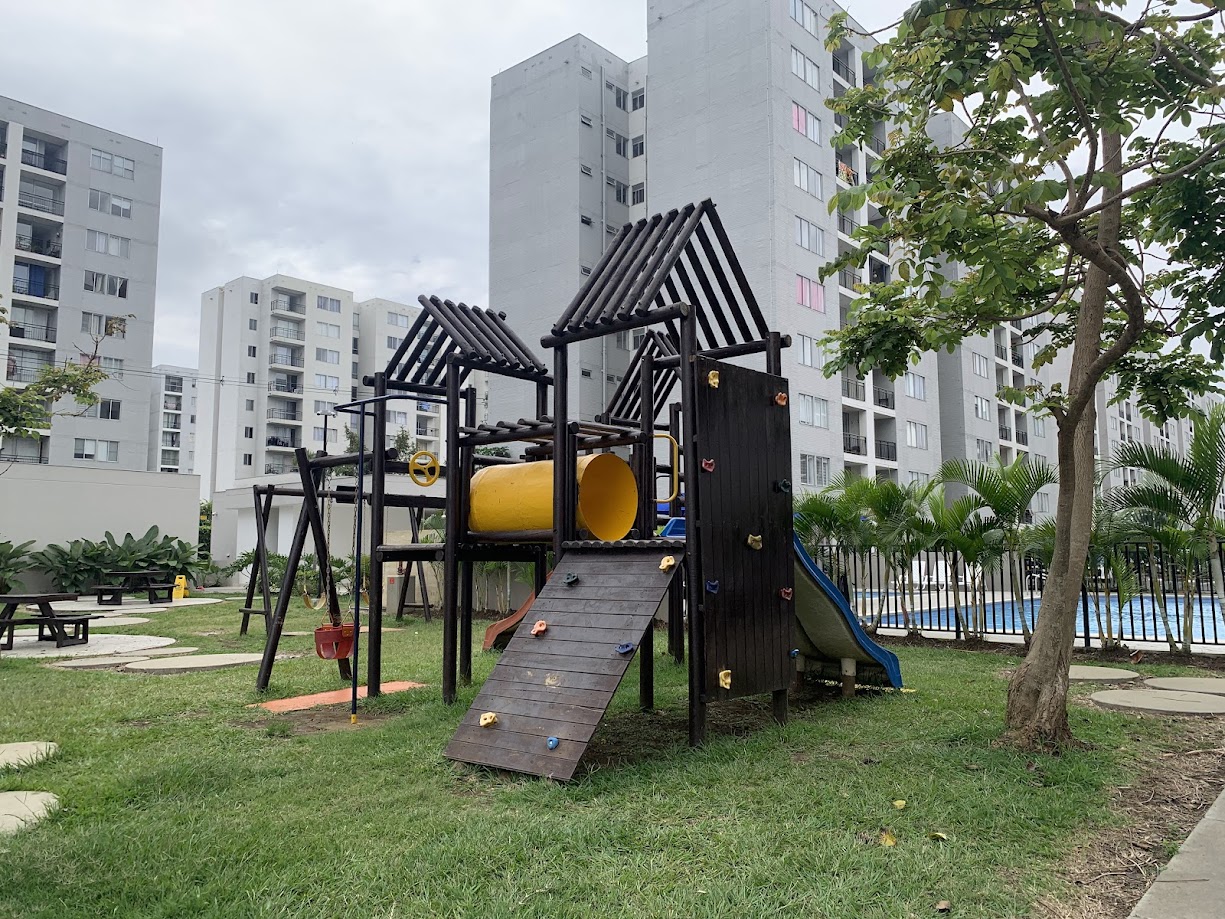 gray computer monitor